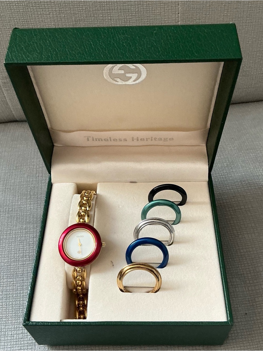 Gucci Gold Women’s Bracelet Watch with Interchangeable Bezels 🔥🔥
